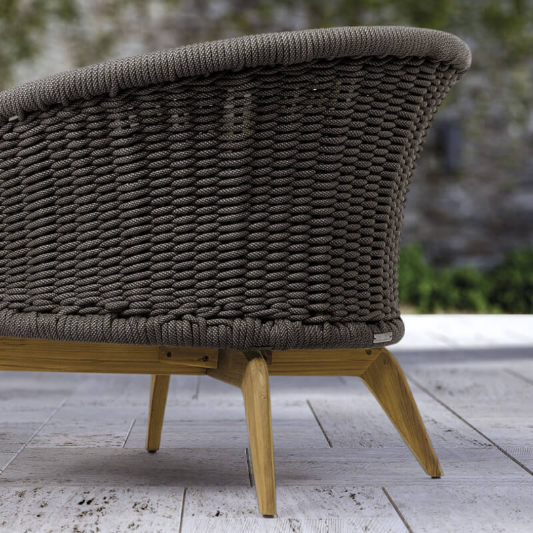 close up to the rope weave pattern on the chair